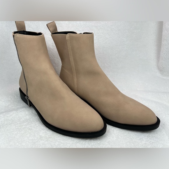 Amazon Essentials, light tan faux leather ankle boot - Picture 5 of 6